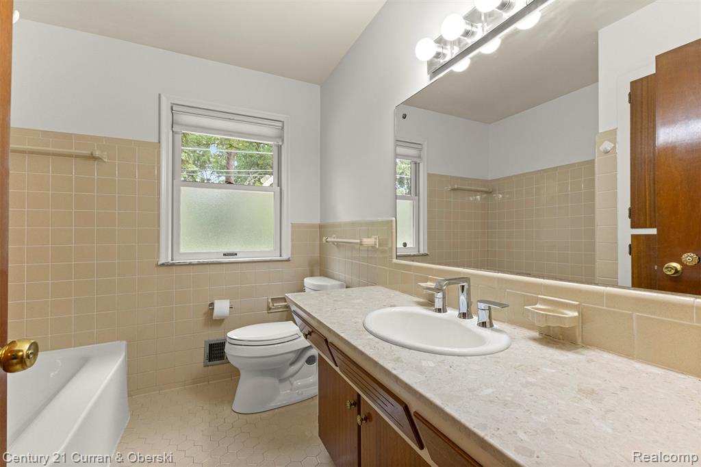 6200 Burger Street, Dearborn Heights, MI 48127 — Photo 17