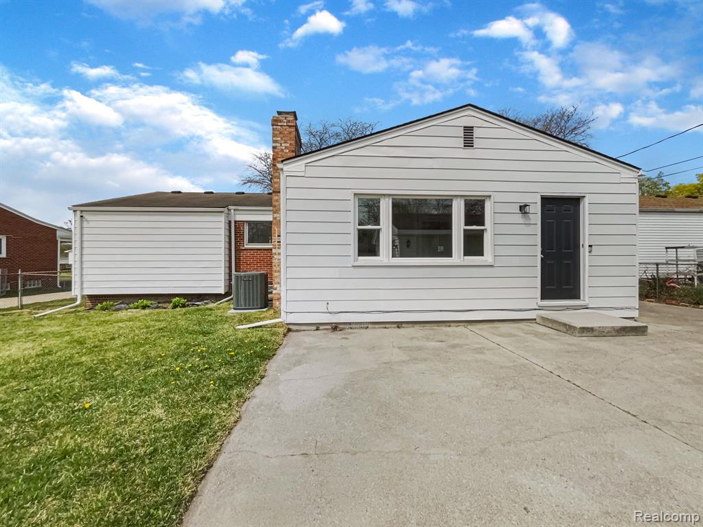 1097 GEORGINA Drive, Ypsilanti, MI 48198 — Photo 8