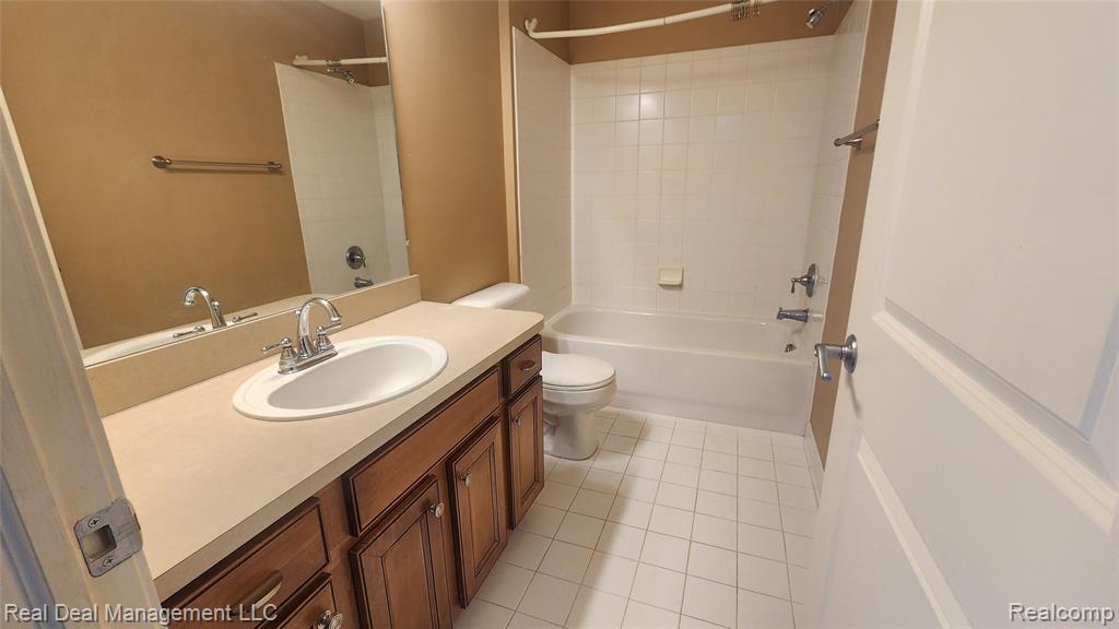 6146 Lone Oak Circle, Grand Blanc, MI 48439 — Photo 23