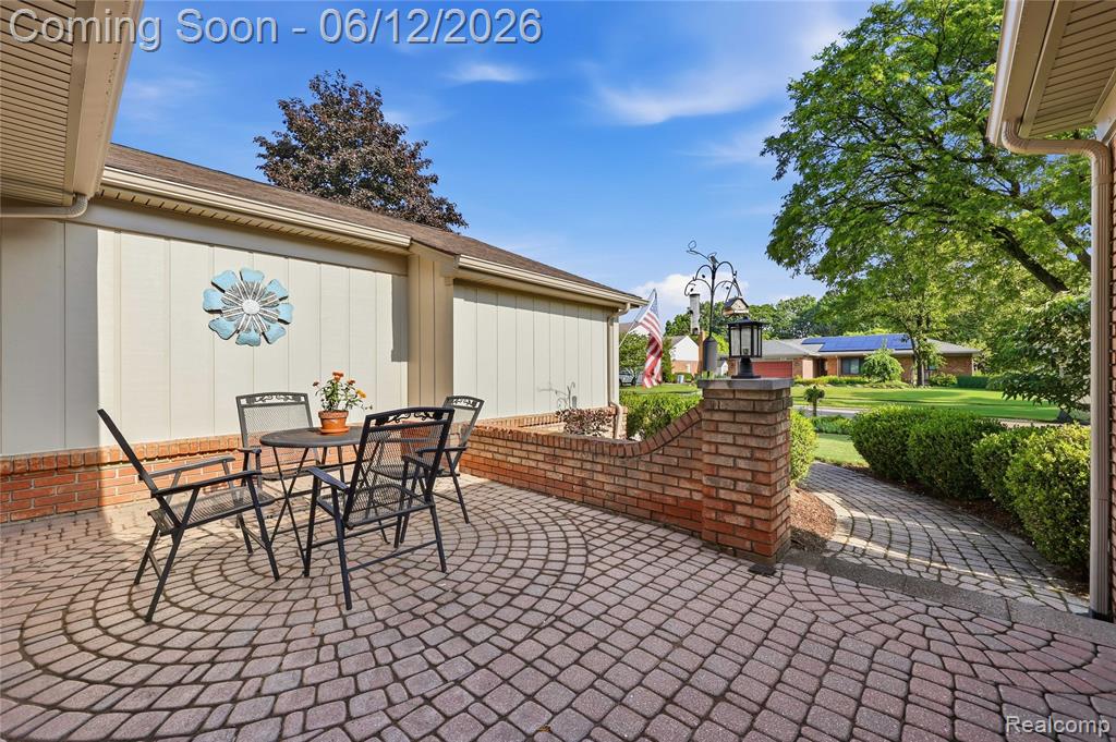640 Longfellow Drive, Troy, MI 48085 — Photo 3