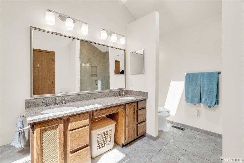 836 BOUTELL Drive, Grand Blanc, MI 48439 — Photo 35