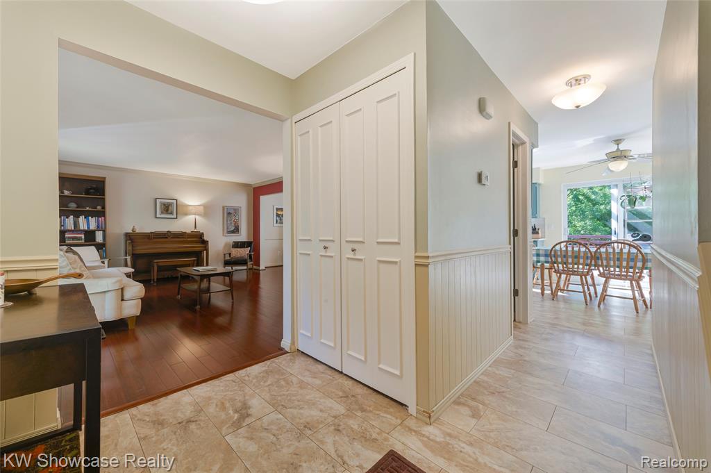 5409 S Piccadilly, West Bloomfield, MI — Photo 9