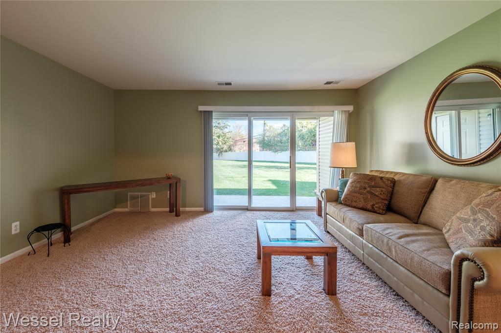 55094 Westchester Drive, 36, Shelby Twp, MI 48316 — Photo 4