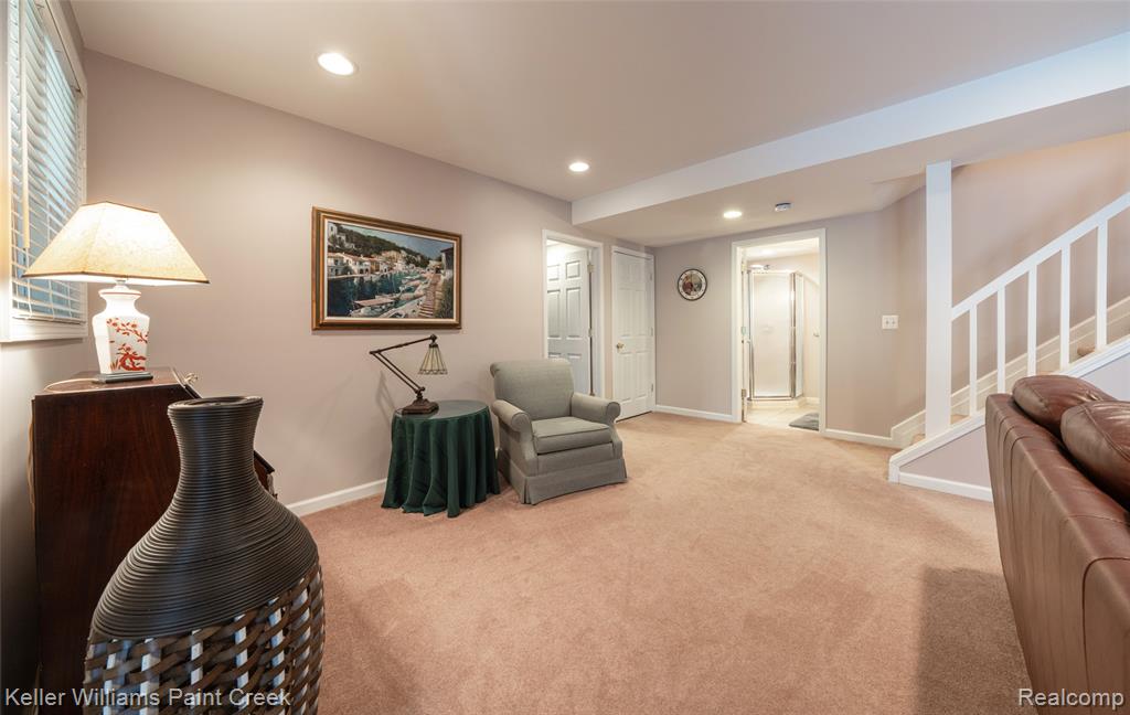 247 Glenmoor Drive S, Rochester, MI 48307 — Photo 38