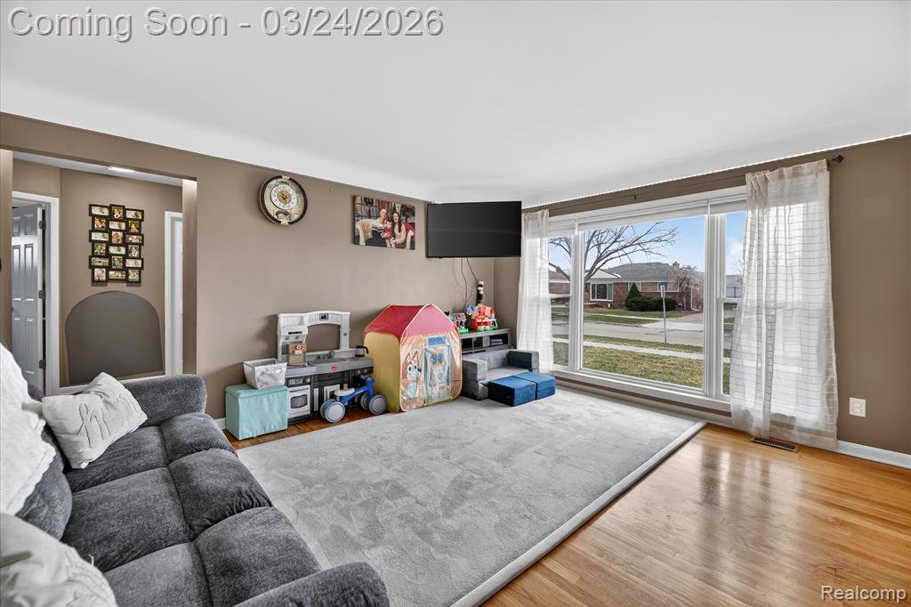 18053 Airport Road, Fraser, MI 48026 — Photo 6