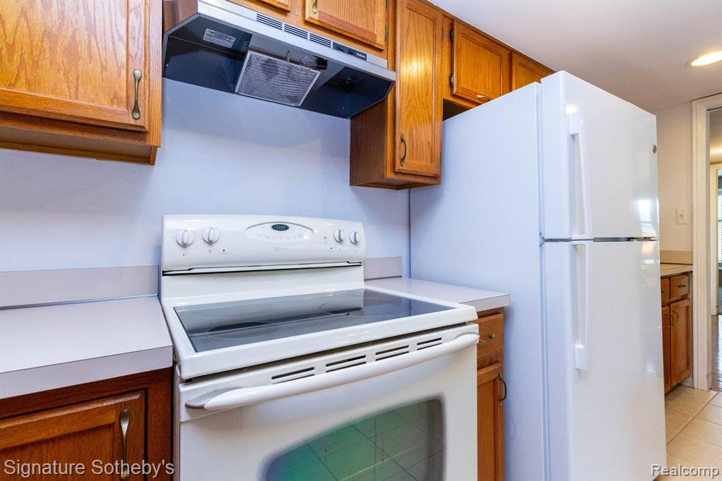 19710 W 13 Mile Road, 101, Beverly Hills, MI 48025 — Photo 19