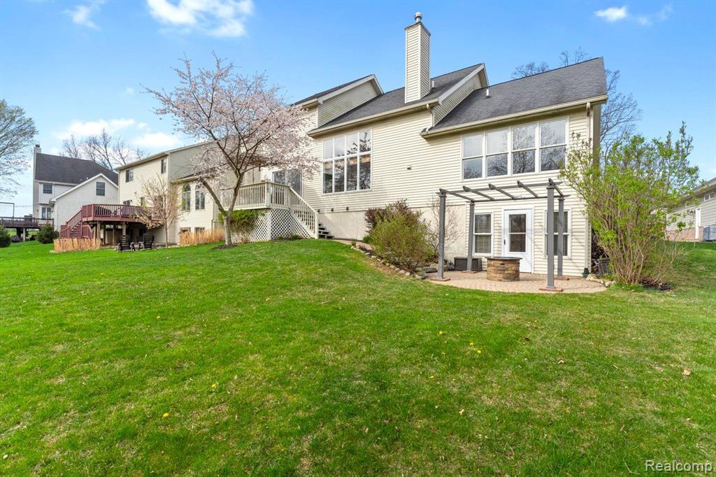 348 PEMBROKE Drive, Saline, MI 48176 — Photo 35