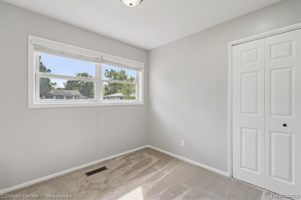 6314 Woodsdale Drive, Grand Blanc, MI 48439 — Photo 20