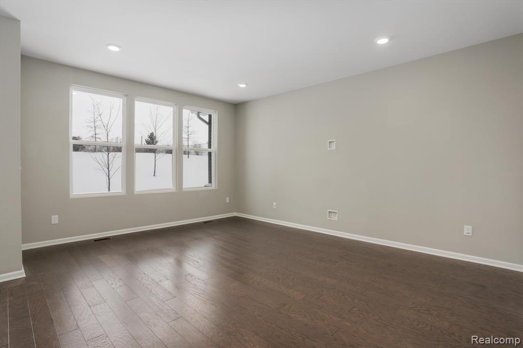4974 Glenora Drive, Lake Orion, MI — Photo 9