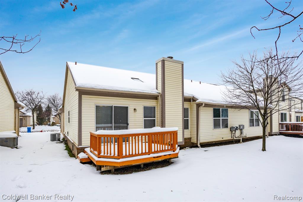 2110 Pleasant Drive, 46, Commerce Twp, MI 48390 — Photo 19