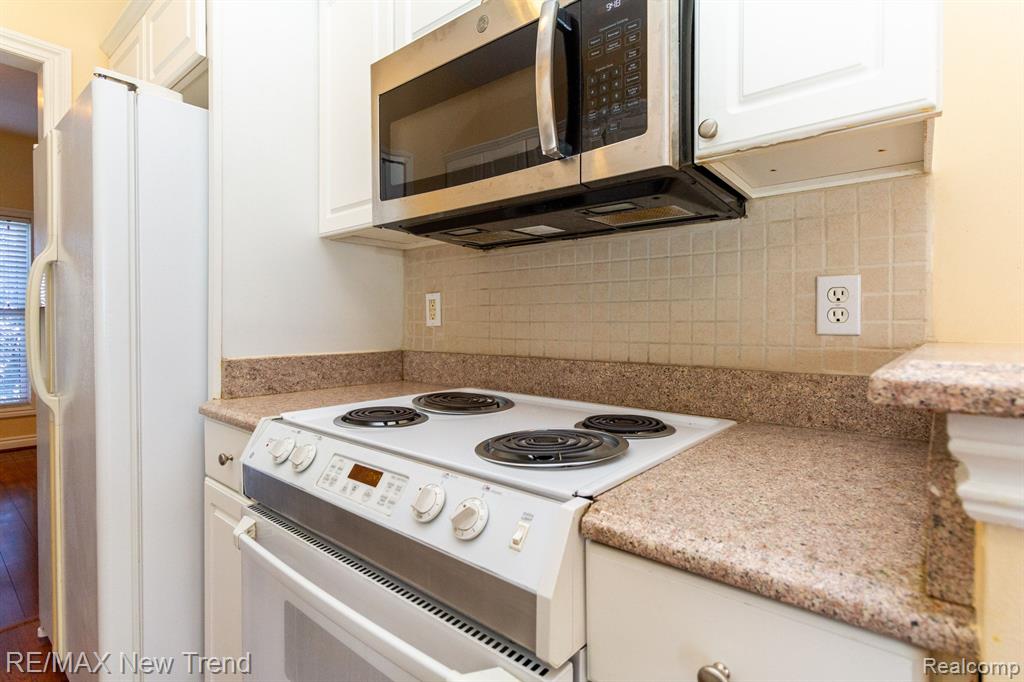 1611 E LAKEVIEW Lane, Canton, MI 48187 — Photo 13
