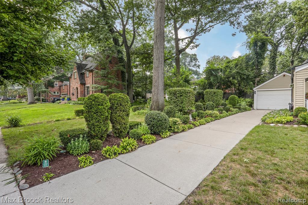 454 W Oakridge Street, Ferndale, MI 48220 — Photo 46