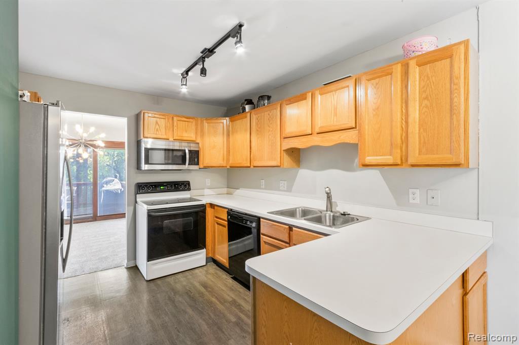 42036 SARATOGA Circle, Canton, MI 48187 — Photo 10