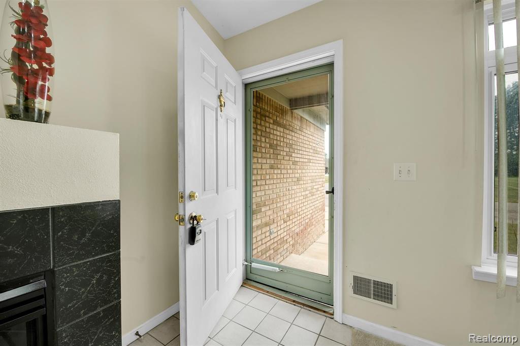 23468 STOFLET Lane, Trenton, MI 48183 — Photo 5