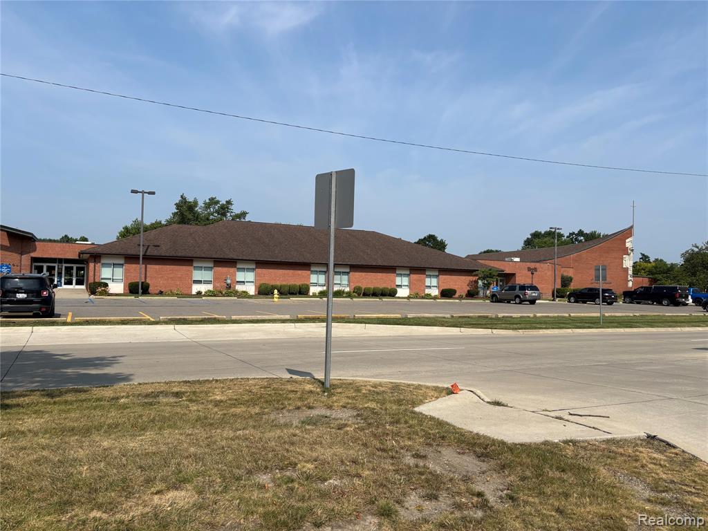 18606 Stephens Rd, Eastpointe, MI 48201