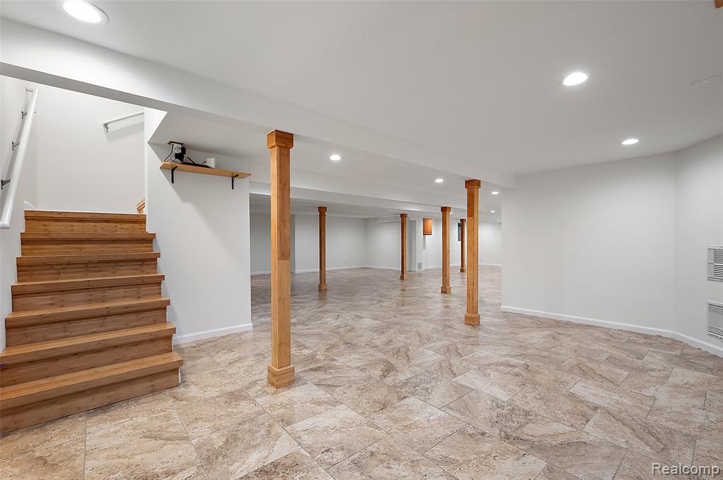 5353 W Bloomfield Lake Road, West Bloomfield, MI 48323 — Photo 47