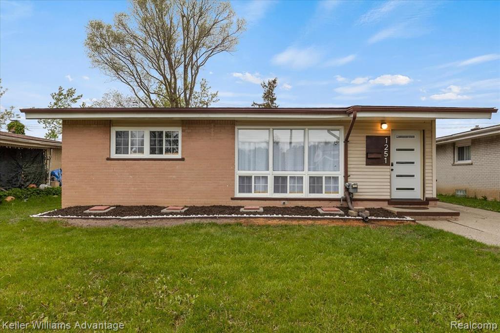 1251 Dufrain Avenue, Pontiac, MI 48342 — front exterior