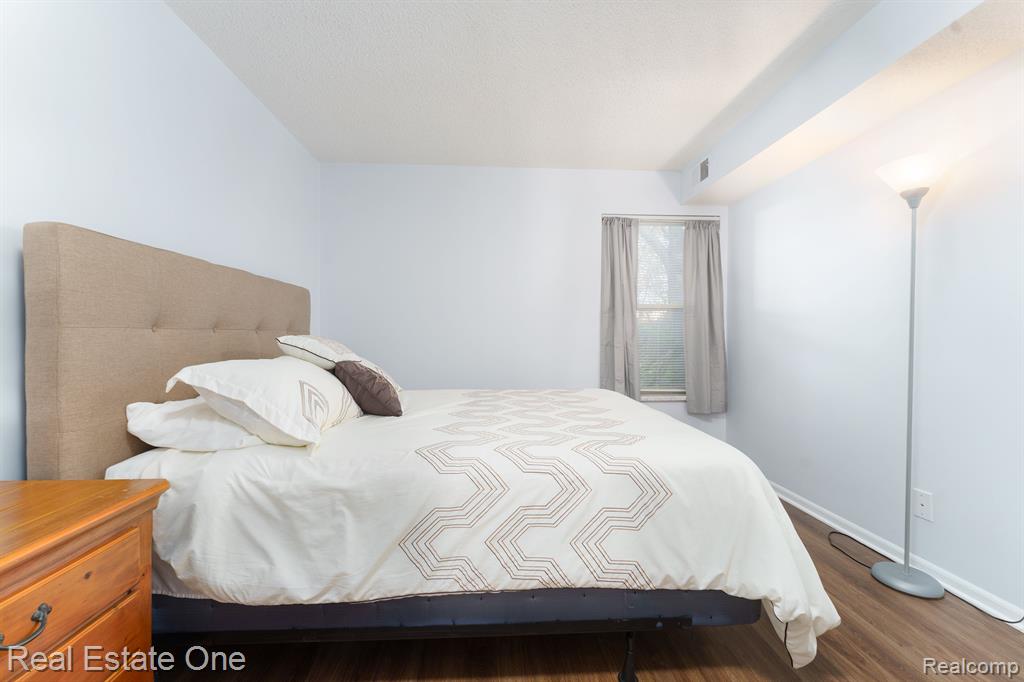 61121 GREENWOOD Drive, South Lyon, MI 48178 — Photo 17