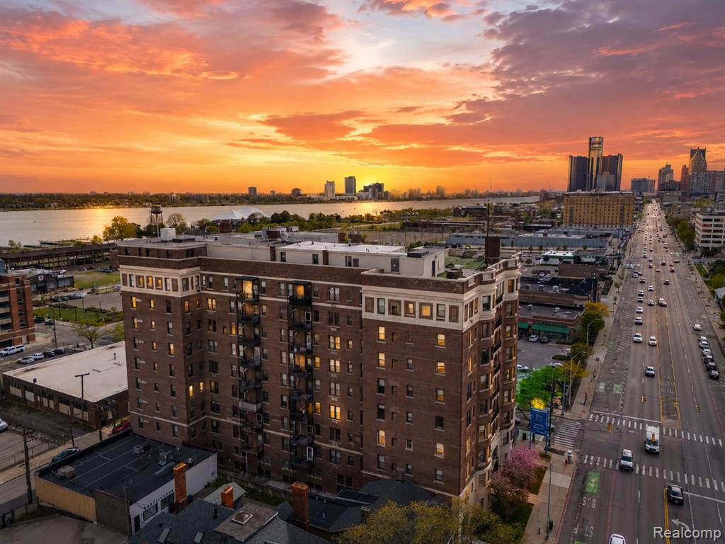 2900 E Jefferson, Detroit, MI 48207