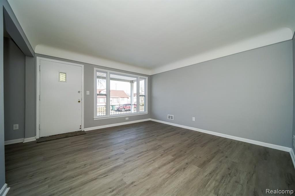 927 CLEOPHUS Parkway, Lincoln Park, MI 48146 — Photo 23