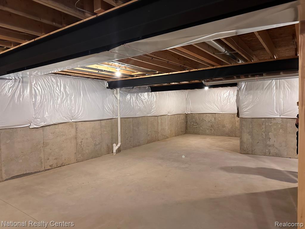 10465 Valley Drive, Goodrich Vlg, MI — Photo 30
