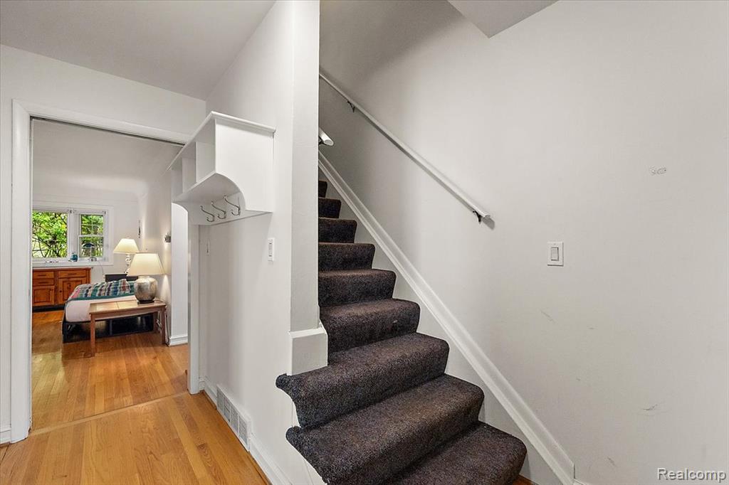 869 Central Drive, Lake Orion, MI 48362 — Photo 13
