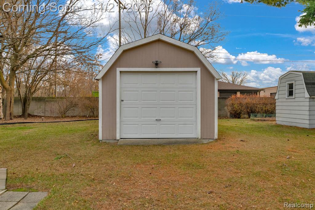 8224 Mary Ann Avenue, Shelby Twp, MI 48317 — Photo 38