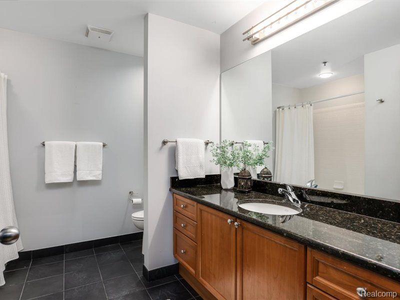 200 RIVER PLACE Drive, 13, Detroit, MI 48207 — Photo 19