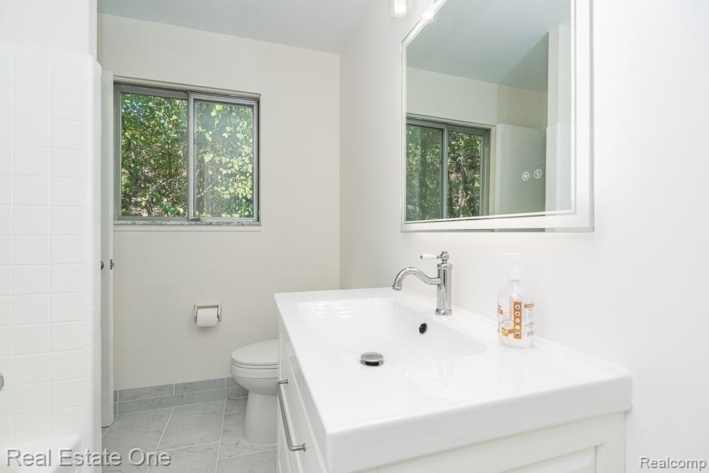 751 Troywood Drive, Troy, MI 48083 — Photo 23