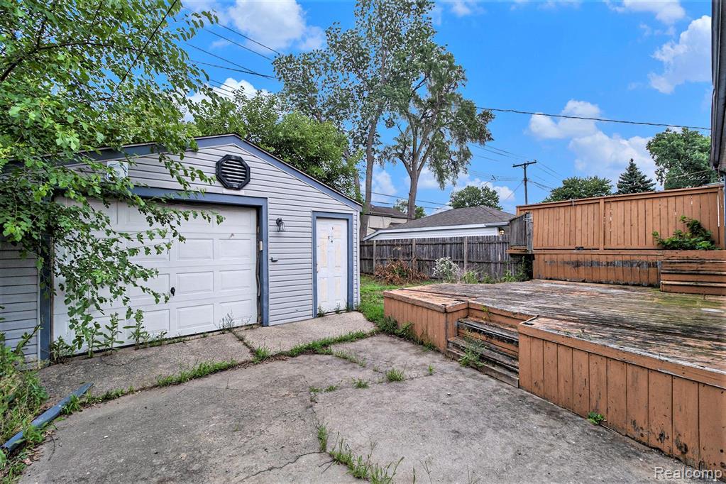 953 E BRICKLEY Avenue, Hazel Park, MI 48030 — Photo 15