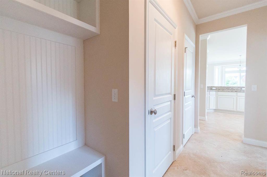 8384 Meadow Creek Drive, Goodrich Vlg, MI — Photo 18