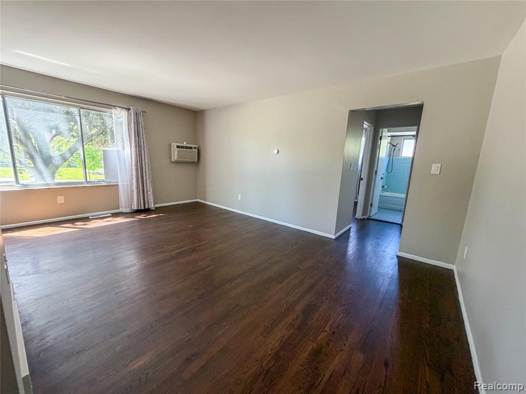 4910 Briarwood Avenue, Royal Oak, MI 48073 — Photo 8