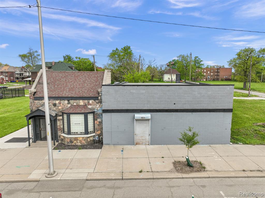10829 E JEFFERSON Avenue, Detroit, MI 48214 — Photo 33