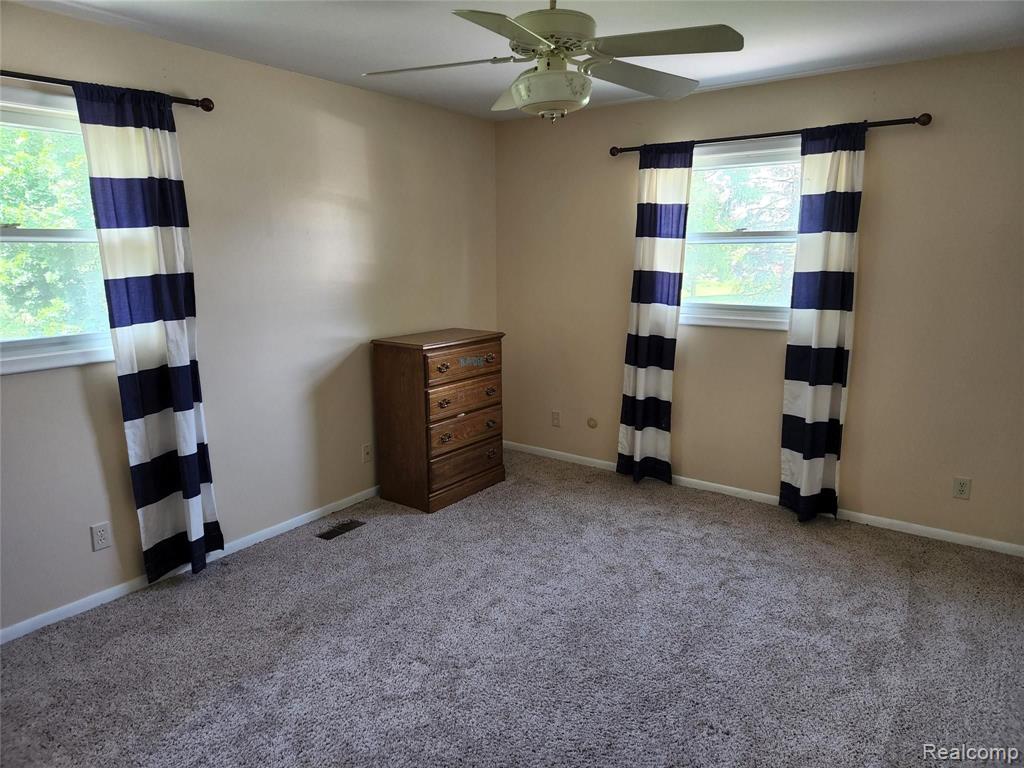 6186 KINGS CROWN Road, Grand Blanc, MI 48439 — Photo 18