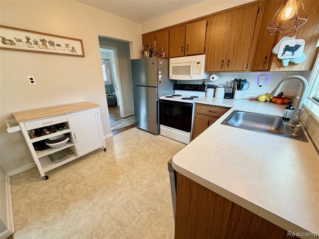 579 Lerner Avenue, Commerce Twp, MI — Photo 6