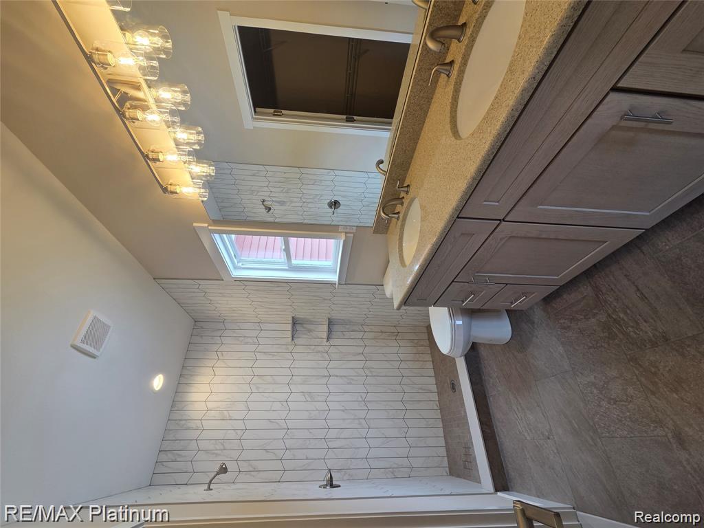 863 Oakwood Circle, 23, Fenton, MI 48430 — Photo 18