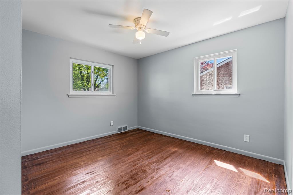 8631 WHITEFIELD Street, Dearborn Heights, MI 48127 — Photo 8