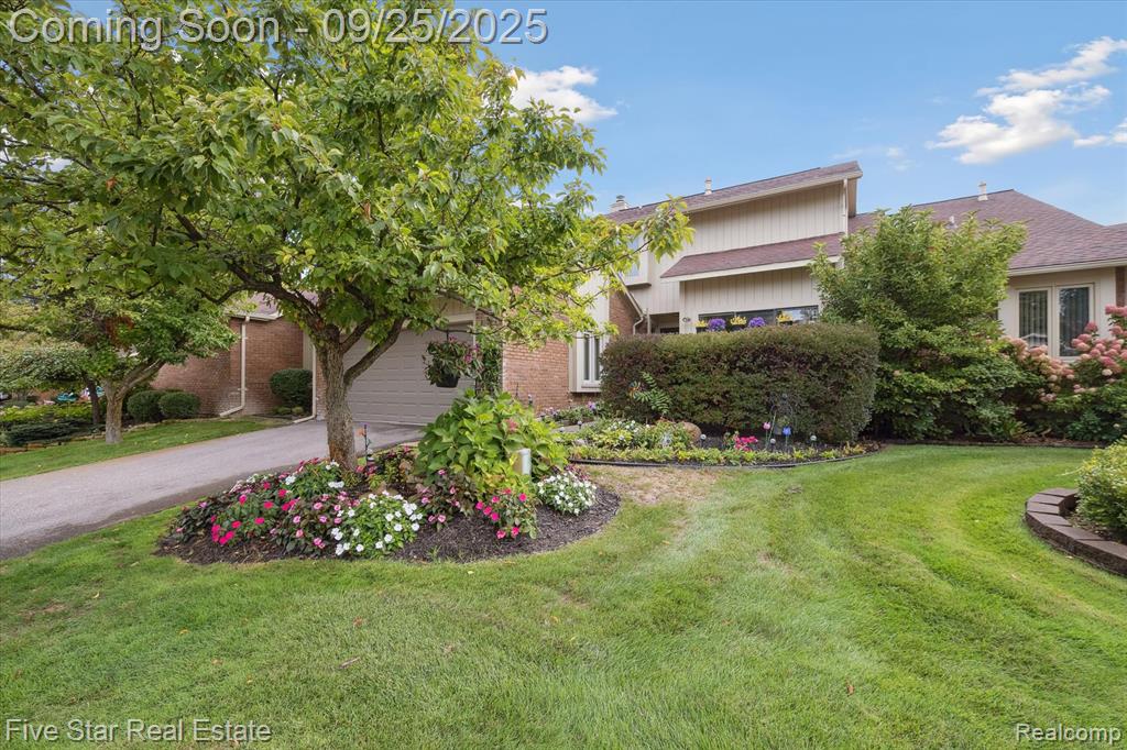 5611 Hillcrest Circle W, 50, West Bloomfield, MI — Photo 3