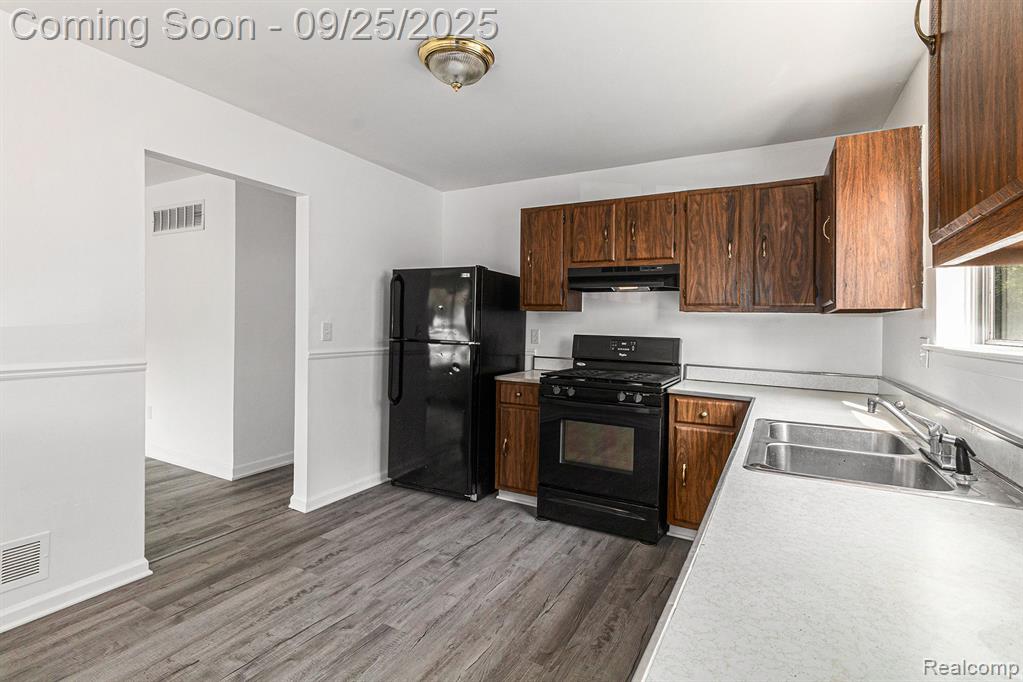 751 E Maxlow Avenue, Hazel Park, MI 48030 — Photo 8