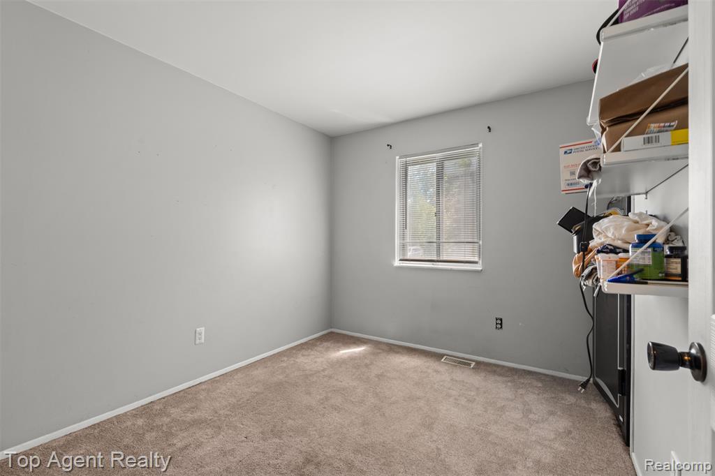 227 W Peterson Drive, Brighton, MI 48114 — Photo 11
