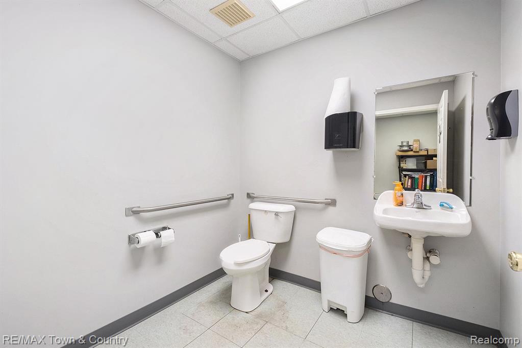 2170 LAVELLE Road, Flint, MI 48504 — Photo 14