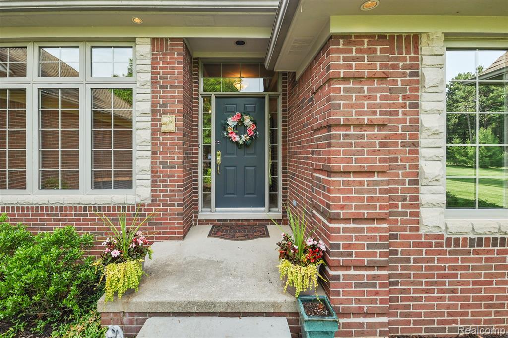 225 Redwood Lane, Leonard, MI 48367 — Photo 5