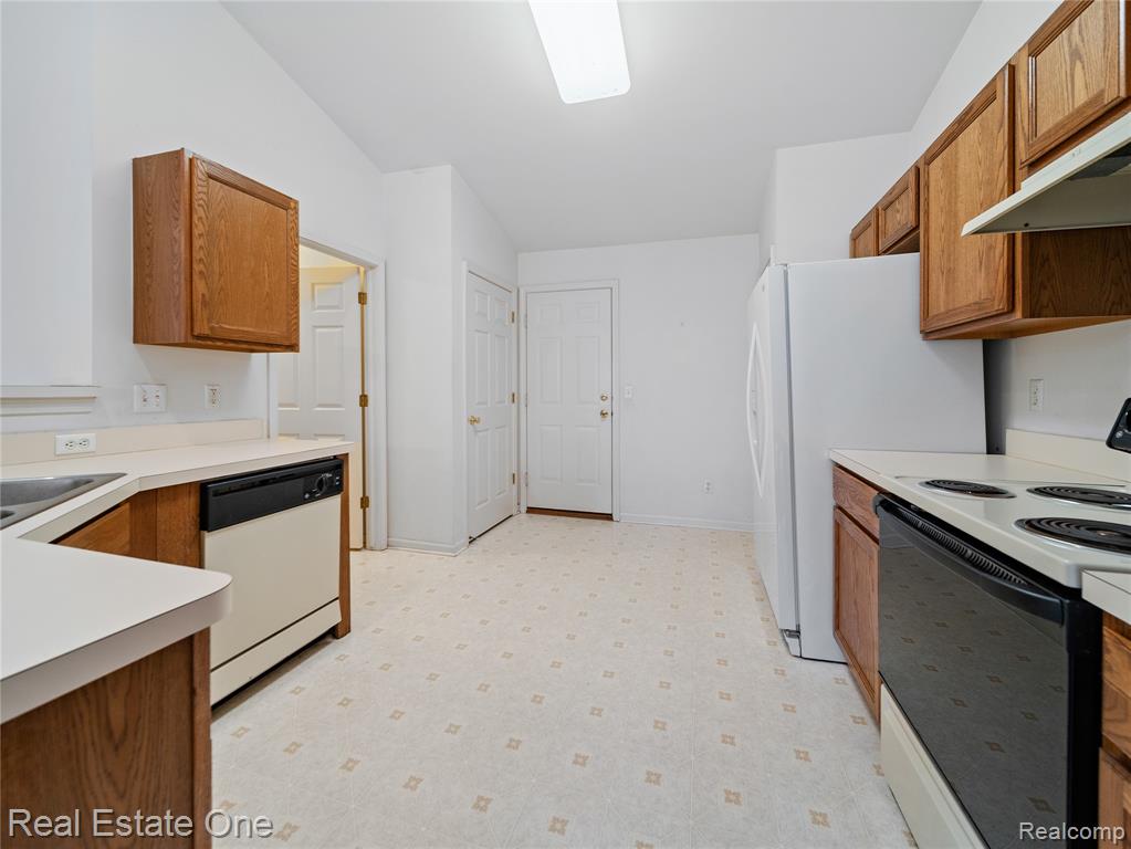4203 Pond Run, Canton, MI 48188 — Photo 8