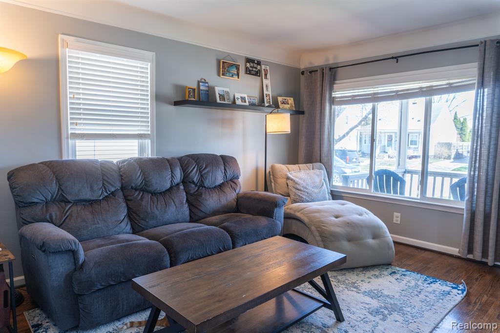 405 N MINERVA Avenue, Royal Oak, MI 48067 — Photo 6