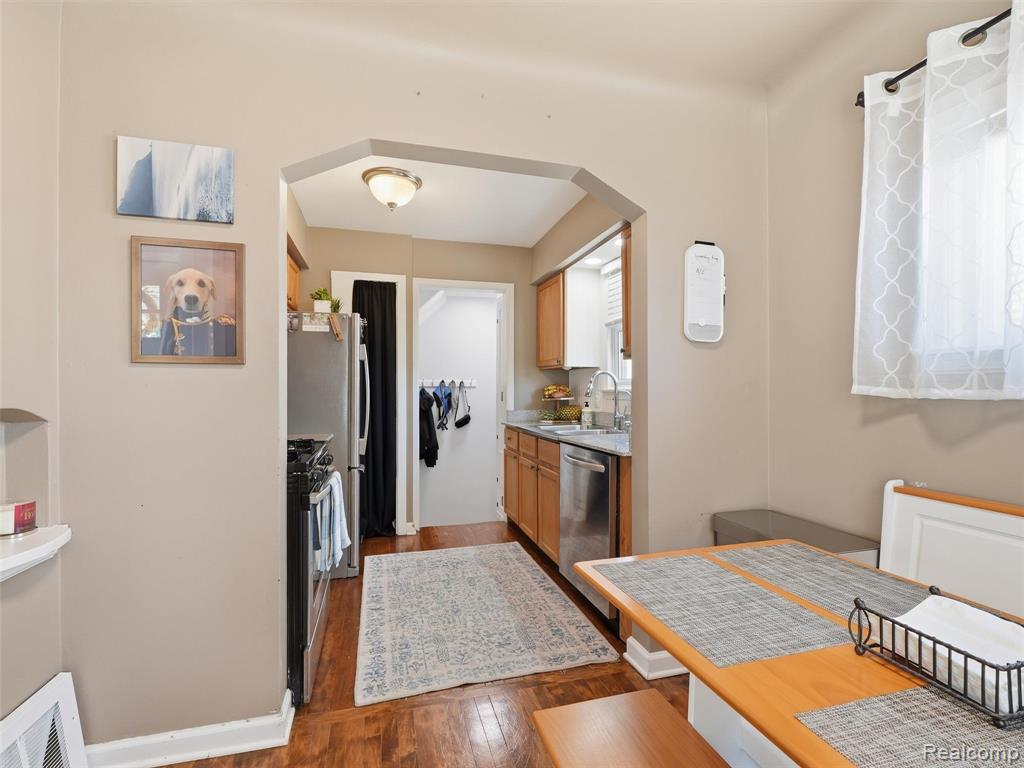 433 Dewey Street, Royal Oak, MI 48067 — Photo 9