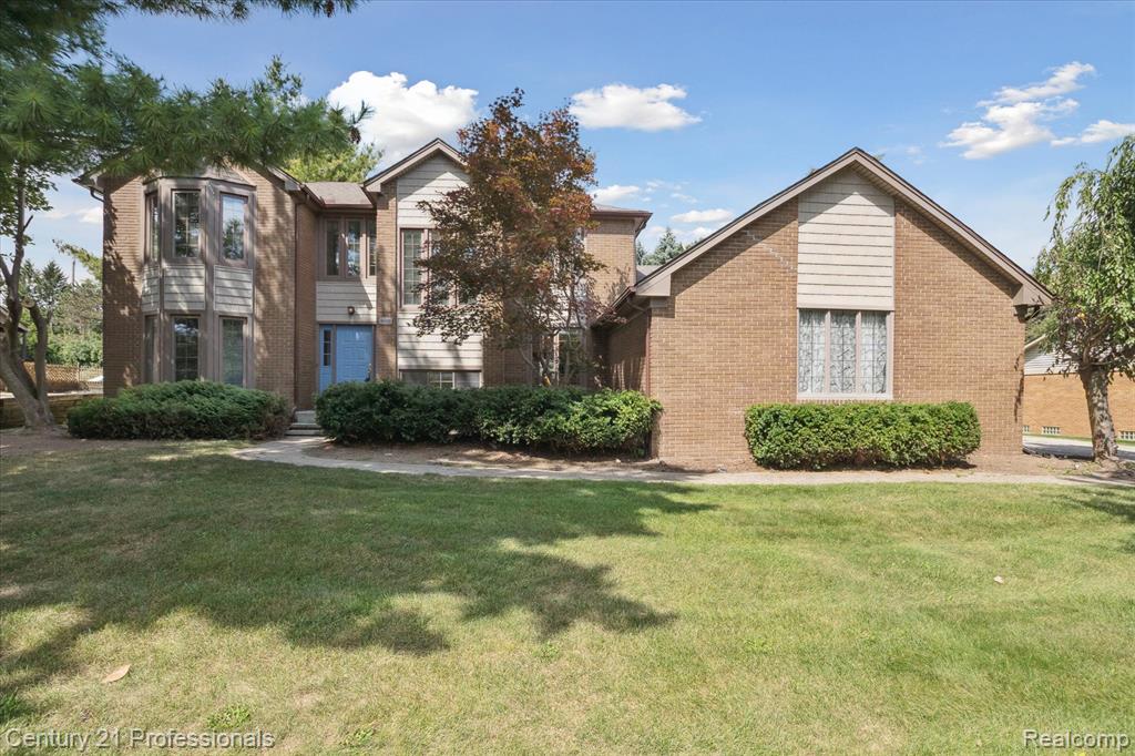 46328 N Northvalley Drive, Northville, MI 48167 — front exterior