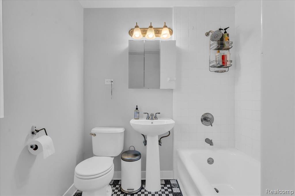 15 E Kirby Street, 929, Detroit, MI 48202 — Photo 17