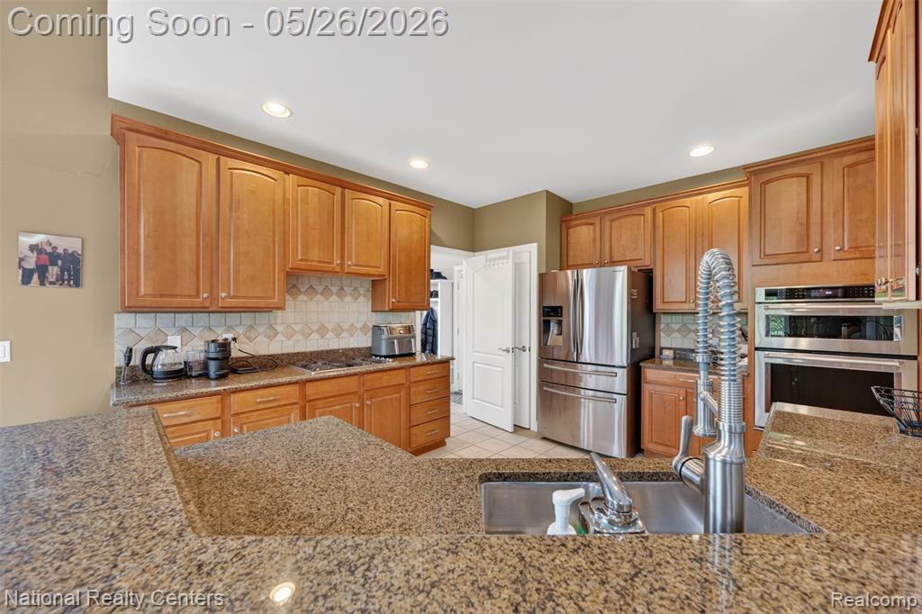 45907 Riviera Drive Drive, Northville, MI 48168 — Photo 13