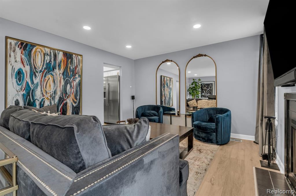 3160 Wood Circle, Detroit, MI 48207 — Photo 9