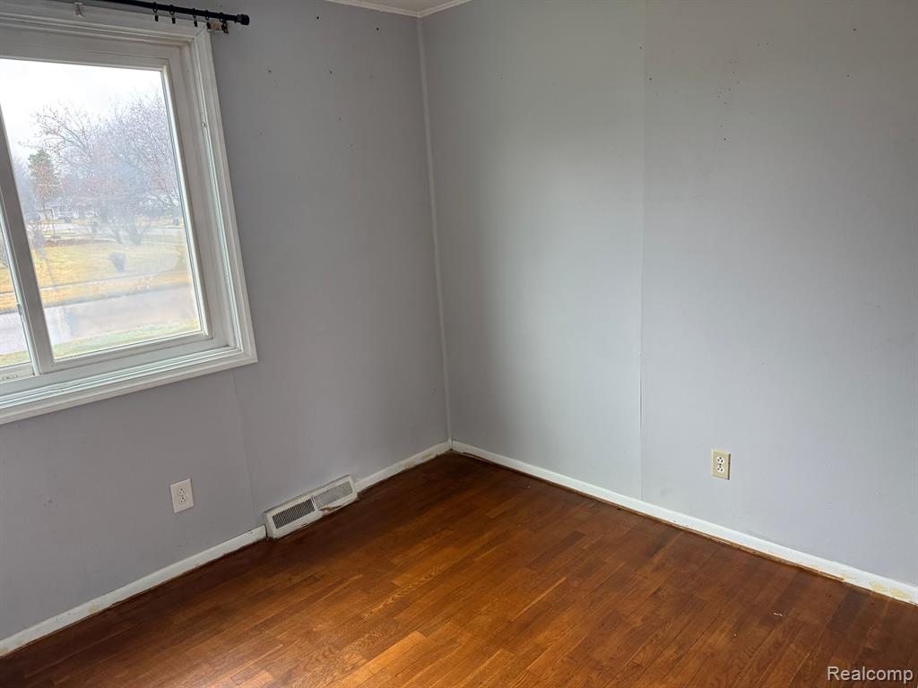 5520 Litchfield Drive, Flint, MI 48532 — Photo 10